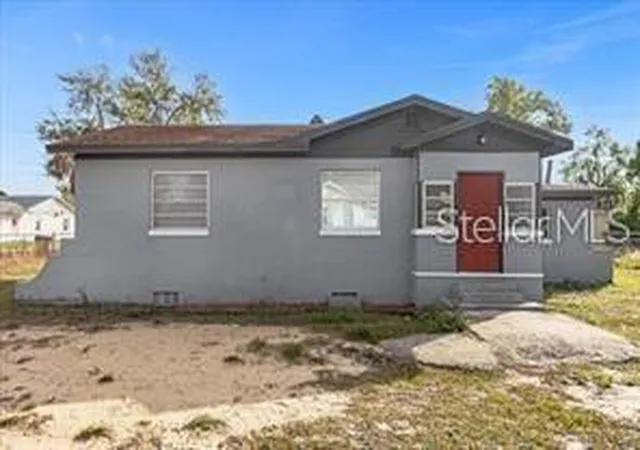 Photo 1 of Single family home for sale at 131 W Crystal Ave, Lake Wales, FL 33853 | MLS# O6388989 | Listing updated on 2026-10-06