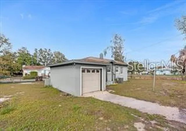 3rd image of 131 W Crystal Ave, Lake Wales, FL 33853 | MLS# O6388989