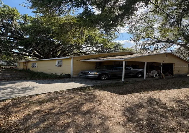 Photo 3 of Sale Pending at 422 W Broadway St, Fort Meade, FL 33841 | MLS# L4960078 | Listing updated on 2026-10-06