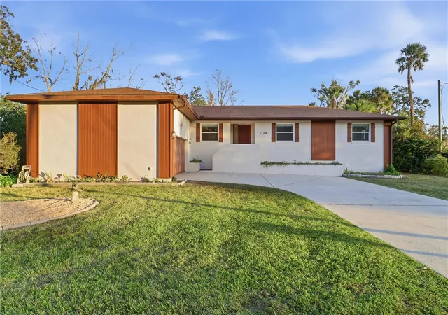 2nd image of 1729 Se 3rd Ct, Crystal River, FL 34429 | MLS# TB8484547