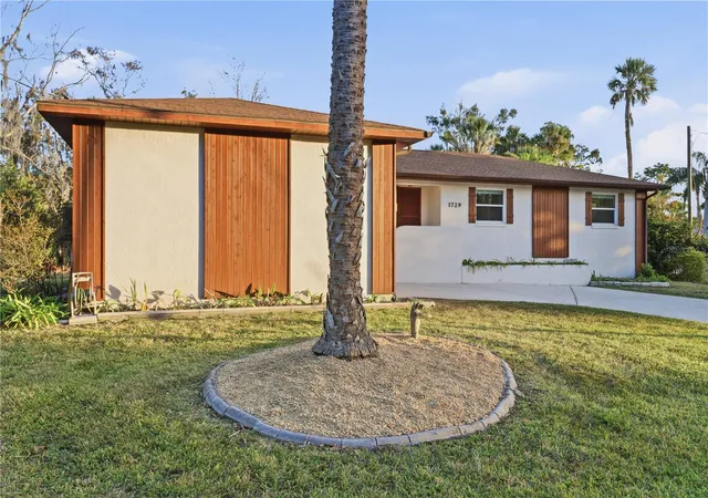 3rd image of 1729 Se 3Rd Ct, Crystal River, FL 34429 | MLS# TB8484547