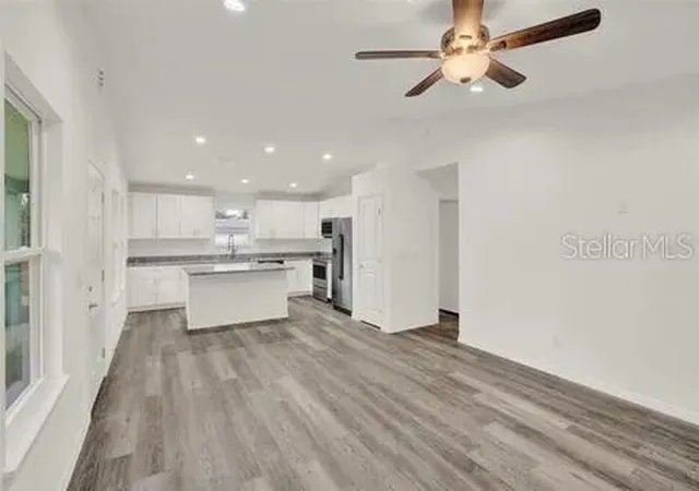 Photo 3 of Single family home for sale at 40091 Oakridge Dr, Lady Lake, FL 32159 | MLS# O6389036 | Listing updated on 2026-07-31