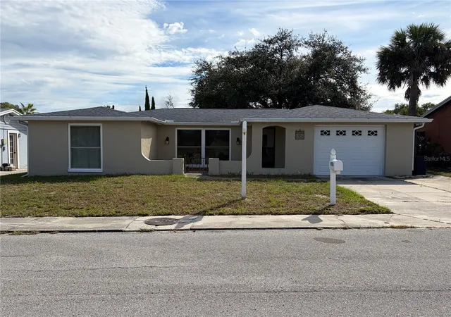 Photo 1 of Single family home for sale at 9720 Gray Fox Ln, Port Richey, FL 34668 | MLS# W7883748 | Listing updated on 2026-09-30