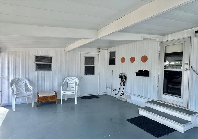 Photo 4 of Manufactured home for sale at 1501 25th Avenue Dr W, Bradenton, FL 34205 | MLS# A4685530 | Listing updated on 2026-07-14
