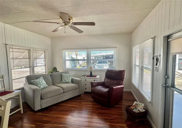Photo 1 of Manufactured home for sale at 1501 25th Avenue Dr W, Bradenton, FL 34205 | MLS# A4685530 | Listing updated on 2026-07-14