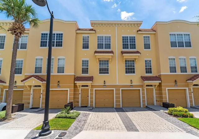 Townhouse for sale at 4816 Tidecrest Ave #175, ORLANDO, FL 32819 | MLS# O6389175