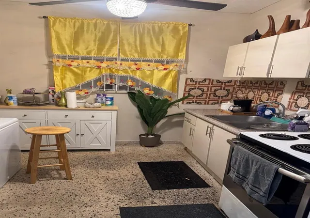 Homes for sale in Guayama, PR | 49 Vicente Pales, Guayama, PR 00784 | MLS# PR9119787