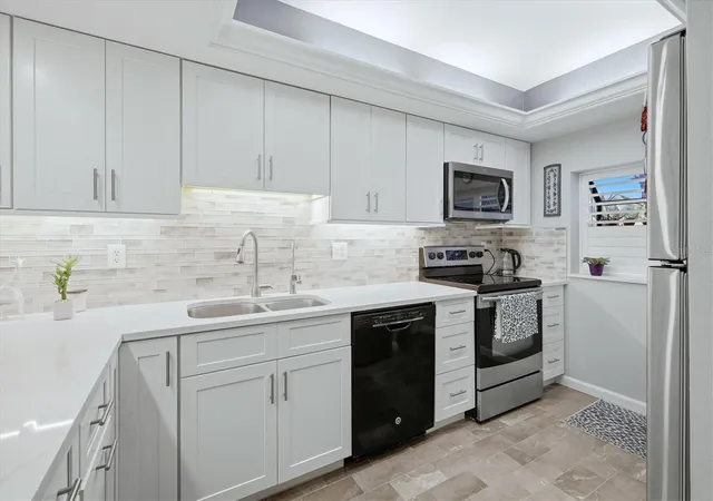 Photo 3 of Condo for sale at 3361 Cross Crk Dr #3361, Sarasota, FL 34231 | MLS# A4685552 | Listing updated on 2026-09-06