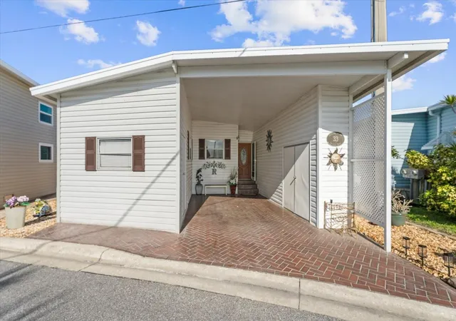Photo 1 of Manufactured home for sale at 33 N Starboard Dr, Venice, FL 34285 | MLS# A4685555 | Listing updated on 2026-10-11