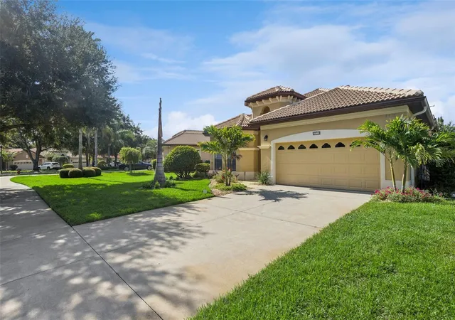 Photo 3 of Single family home for sale at 9512 Serra Ct, Howey In The Hills, FL 34737 | MLS# G5109364 | Listing updated on 2026-09-12