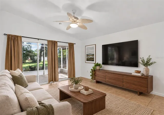 Photo 2 of Single family home for sale at 2010 1/2 Vine St, Leesburg, FL 34748 | MLS# G5109373 | Listing updated on 2026-10-05