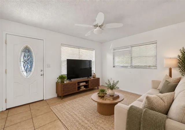 Photo 3 of Single family home for sale at 2010 1/2 Vine St, Leesburg, FL 34748 | MLS# G5109373 | Listing updated on 2026-10-05