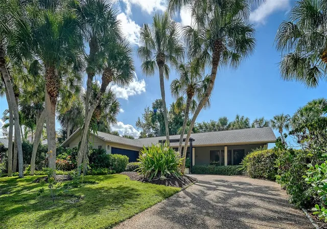 Photo 1 of Single family home for sale at 5345 Siesta Ct, Sarasota, FL 34242 | MLS# A4685607 | Listing updated on 2026-08-28