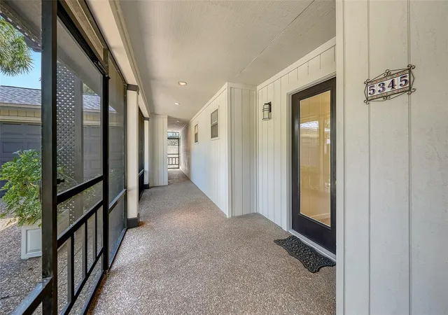 Photo 4 of Single family home for sale at 5345 Siesta Ct, Sarasota, FL 34242 | MLS# A4685607 | Listing updated on 2026-08-28