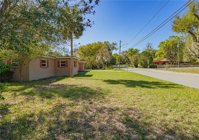 5th image of 805 S Stone St, Deland, FL 32720 | MLS# V4947808