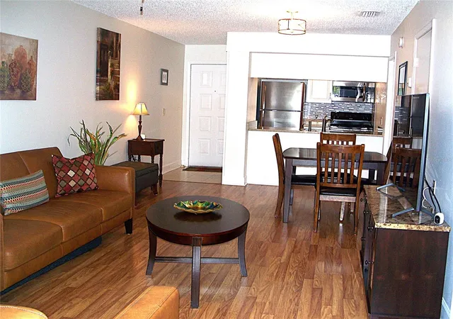 5th image of 3808 N Oak Dr #U42, Tampa, FL 33611 | MLS# TB8484983