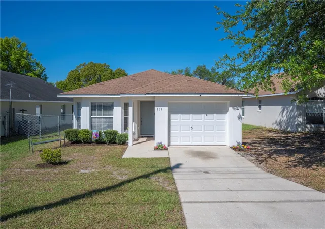 Homes for sale in Lake Wales, FL | 959 Old Scenic Hwy, Lake Wales, FL 33853 | MLS# L4960130