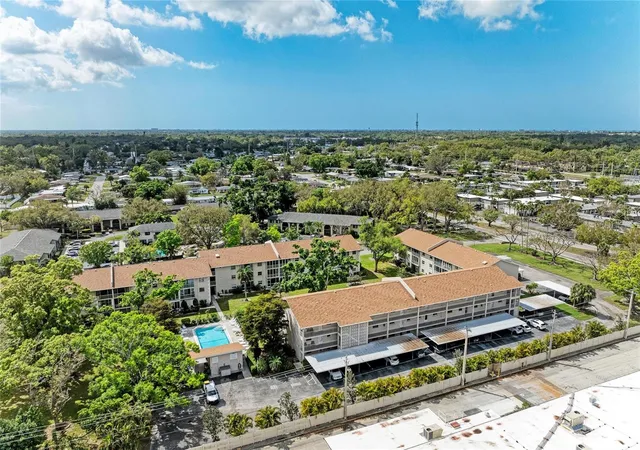 Photo 1 of Condo for sale at 3983 Maceachen Blvd #424, Sarasota, FL 34233 | MLS# A4685632 | Listing updated on 2026-09-16