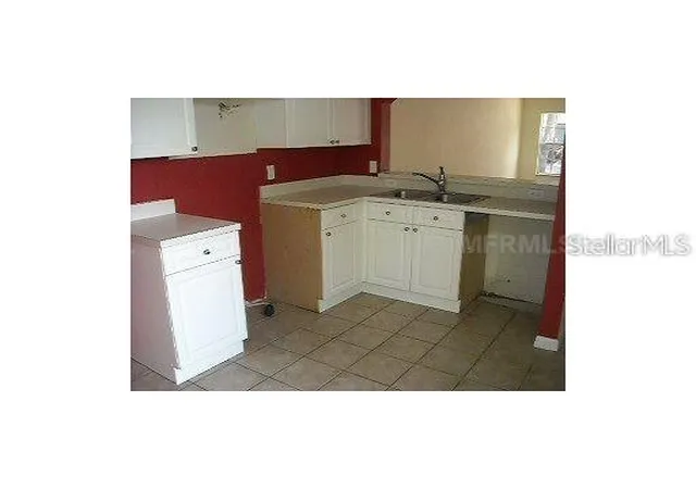 Photo 3 of Townhouse for sale at 4204 Plantation Cvs Dr, Orlando, FL 32810 | MLS# O6389416 | Listing updated on 2026-03-12
