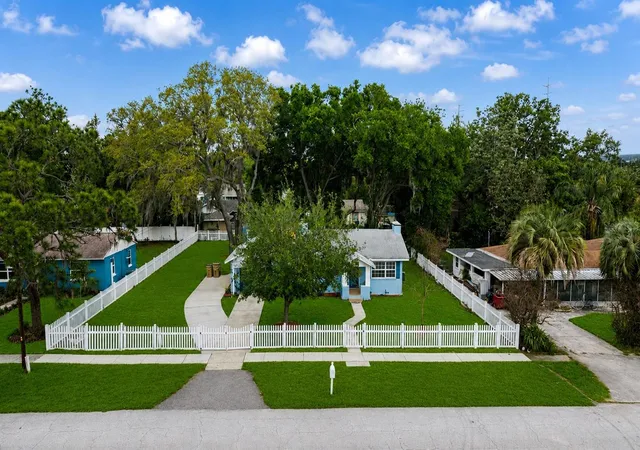 2nd image of 111 E Charlotte Ave, Eustis, FL 32726 | MLS# G5109380