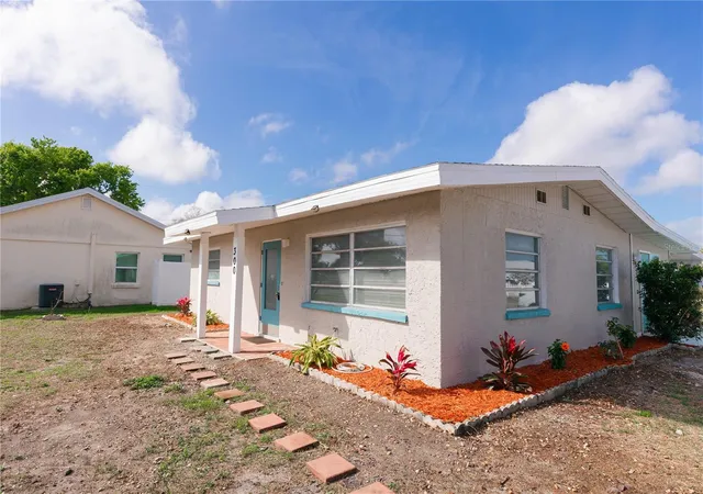 Photo 3 of Single family home for sale at 300 53rd Street W, Bradenton, FL 34209 | MLS# TB8485045 | Listing updated on 2026-06-24
