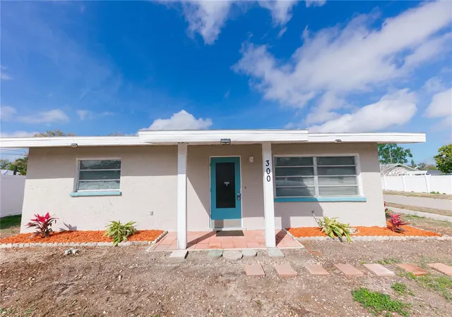 Photo 4 of Single family home for sale at 300 53rd Street W, Bradenton, FL 34209 | MLS# TB8485045 | Listing updated on 2026-06-24