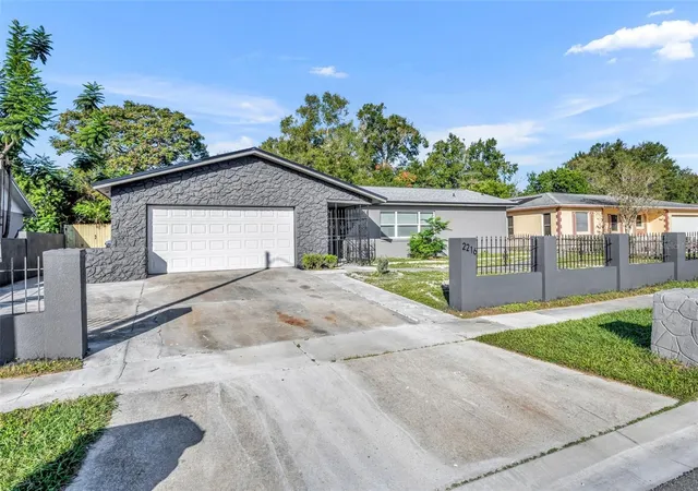 2nd image of 2216 Cherbourg Ct, Orlando, FL 32808 | MLS# A4685657