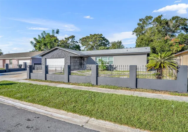 3rd image of 2216 Cherbourg Ct, Orlando, FL 32808 | MLS# A4685657