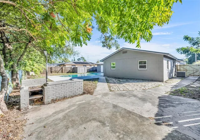 34th image of 2216 Cherbourg Ct, Orlando, FL 32808 | MLS# A4685657