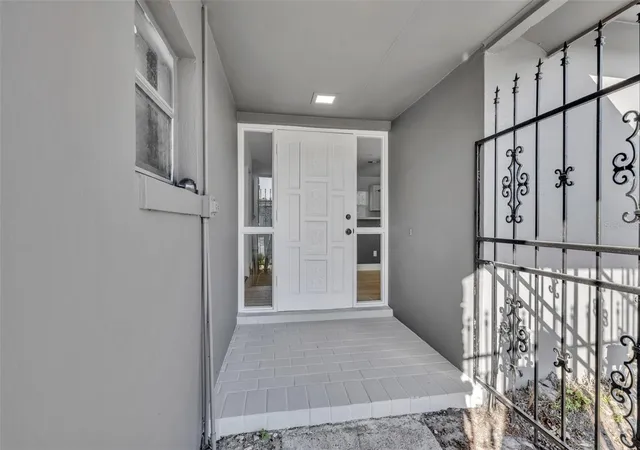 4th image of 2216 Cherbourg Ct, Orlando, FL 32808 | MLS# A4685657