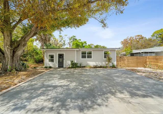 Homes for sale in Sarasota, FL | 5135 Old Bradenton Rd, Sarasota, FL 34234 | MLS# A4685664