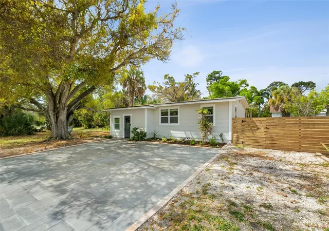 Homes for sale in Sarasota, FL | 5135 Old Bradenton Rd, Sarasota, FL 34234 | MLS# A4685664