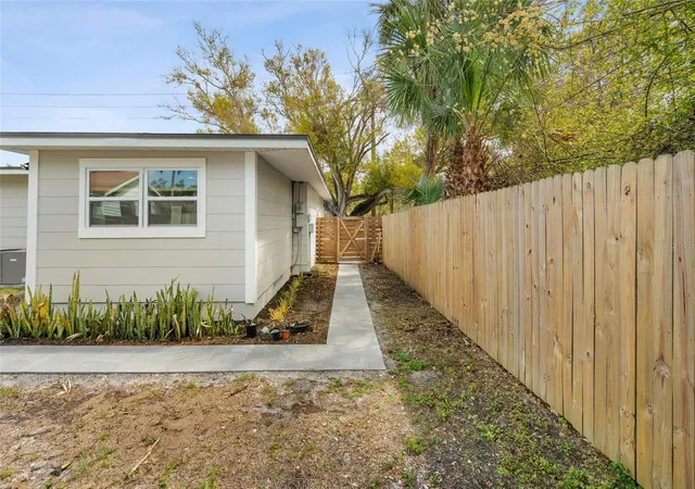 Homes for sale in Sarasota, FL | 5135 Old Bradenton Rd, Sarasota, FL 34234 | MLS# A4685664