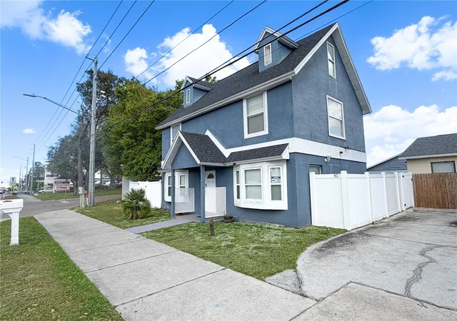 Photo 2 of Single family home for sale at 141 S Hiawassee Rd, Orlando, FL 32835 | MLS# O6389478 | Listing updated on 2026-09-16