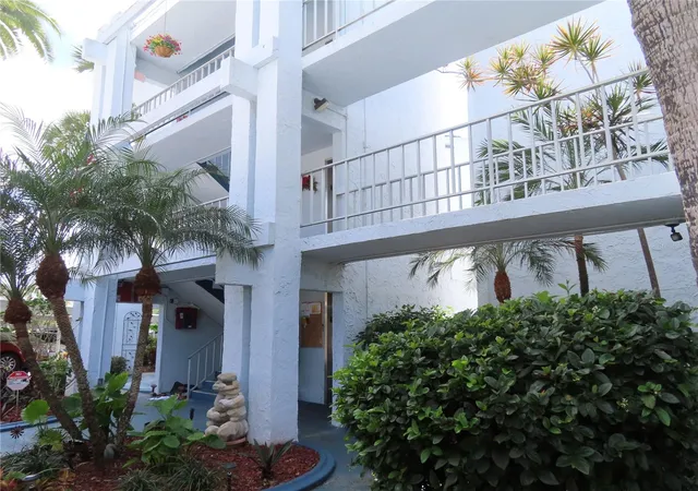 Photo 2 of Condo for sale at 225 Country Clb Dr #C225, Largo, FL 33771 | MLS# TB8485144 | Listing updated on 2026-08-29