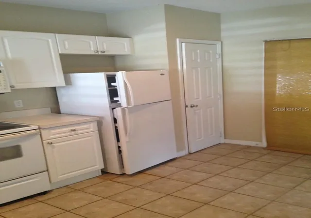 Photo 3 of Townhouse for sale at 4214 Plantation Cvs Dr, Orlando, FL 32810 | MLS# O6389504 | Listing updated on 2026-04-03