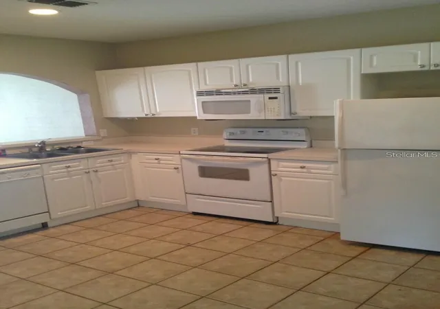 Photo 3 of Townhouse for sale at 4214 Plantation Cvs Dr, Orlando, FL 32810 | MLS# O6389504 | Listing updated on 2026-04-03