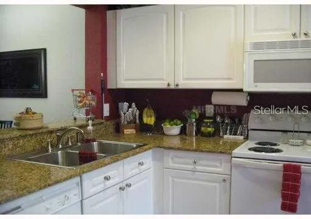 Photo 3 of Townhouse for sale at 4169 Plantation Cvs Dr, Orlando, FL 32810 | MLS# O6389523 | Listing updated on 2026-03-12