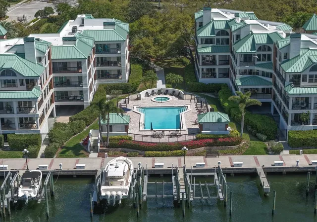 Photo 2 of Condo for sale at 947 Seddon Cvs Way #947, Tampa, FL 33602 | MLS# TB8485195 | Listing updated on 2026-09-21