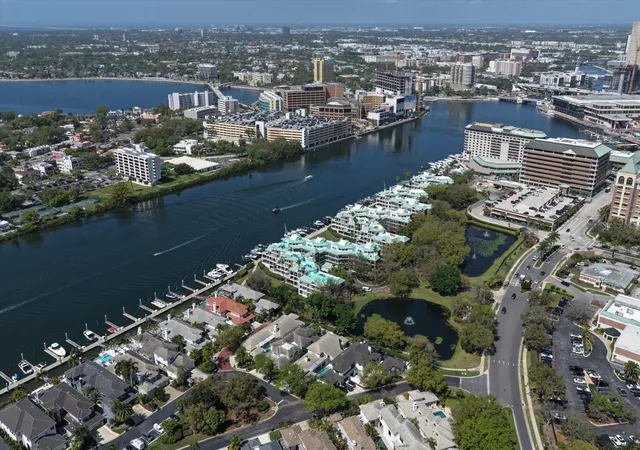 Photo 3 of Condo for sale at 947 Seddon Cvs Way #947, Tampa, FL 33602 | MLS# TB8485195 | Listing updated on 2026-09-21