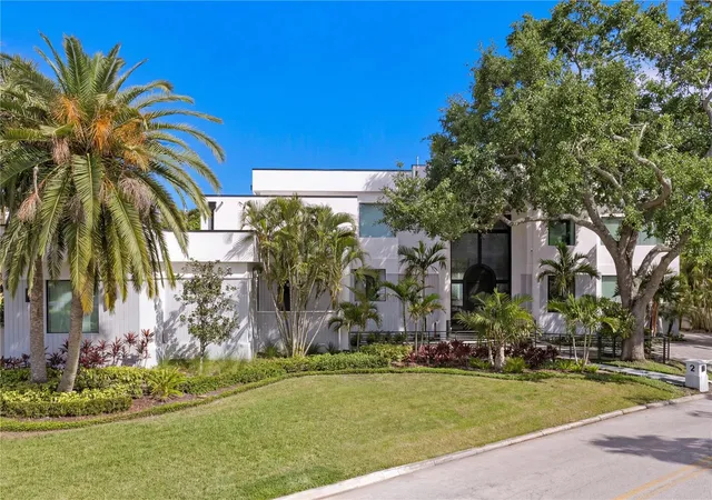 4th image of 2 Sandpiper Rd, Tampa, FL 33609 | MLS# TB8485218