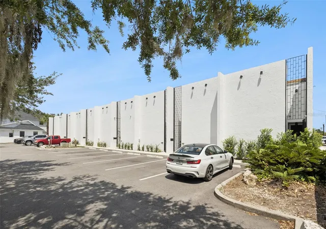 Photo 3 of Townhouse for sale at 503 Ave B NW #503, Winter Haven, FL 33881 | MLS# P4938108 | Listing updated on 2026-09-14