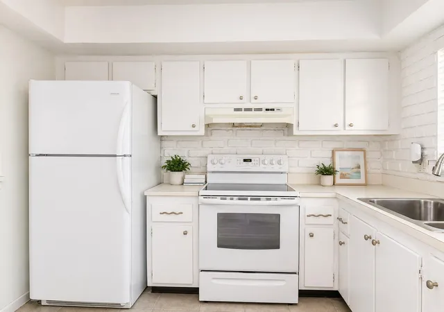 Listing Photo 4 - Condo for sale in building located at 6122 7th Ave W, BRADENTON, FL 34209