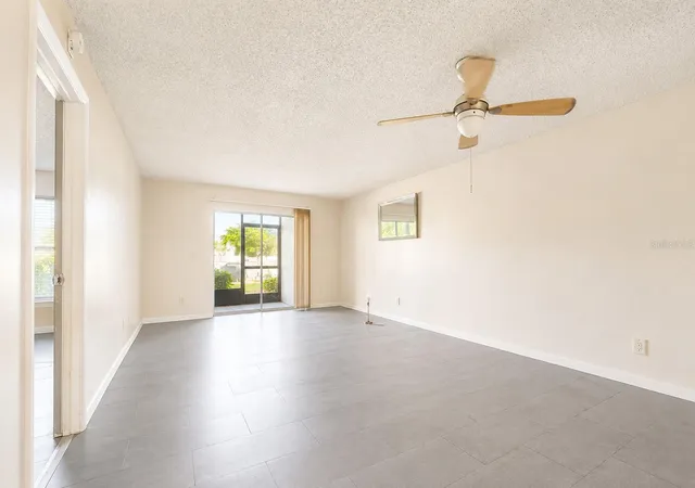 Listing Photo 5 - Condo for sale in building located at 6122 7th Ave W, BRADENTON, FL 34209