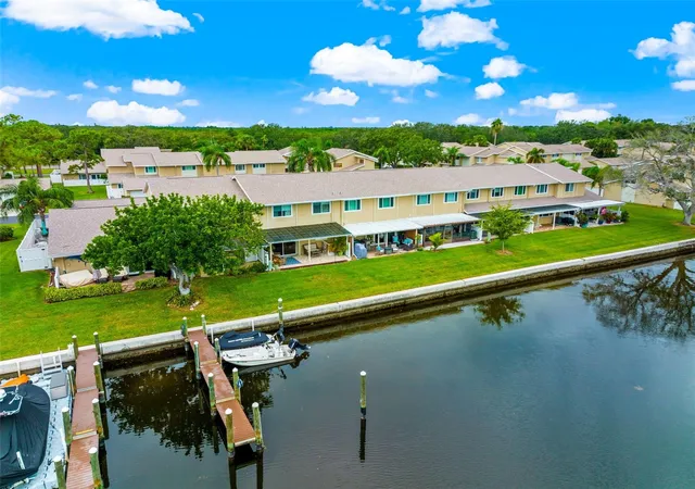 Listing Photo 2 - Condo for sale in building located at 6490 Cape Hatteras Wy Ne, ST PETERSBURG, FL 33702 - Unit #2
