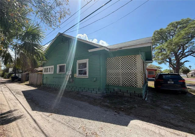 1st image of 2500 Oakdale St S, St Petersburg, FL 33705 | MLS# O6389652