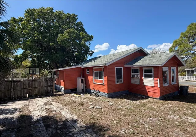 2nd image of 2500 Oakdale St S, St Petersburg, FL 33705 | MLS# O6389652