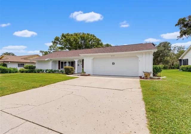 Photo 3 of Single family home for sale at 8210 Valley Strm Ln, Hudson, FL 34667 | MLS# W7883809 | Listing updated on 2026-10-03