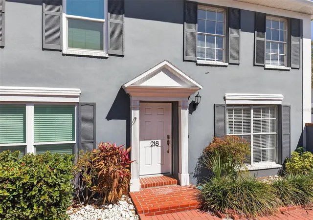 3rd image of 218 S Tampania Ave, Tampa, FL 33609 | MLS# TB8485373
