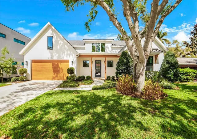 Photo 1 of Single family home for sale at 2135 Datura St, Sarasota, FL 34239 | MLS# A4685791 | Listing updated on 2026-09-17